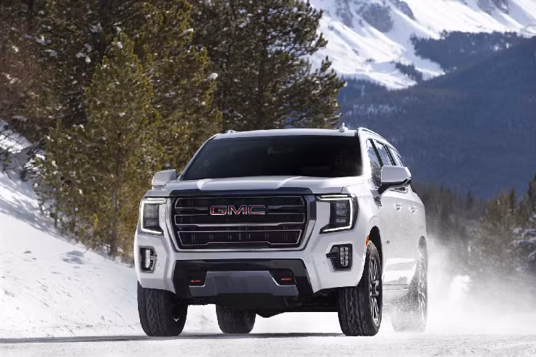 Trong khi đó, hàng ghế thứ 3 được gập bằng điện. Giá xe GMC Yukon AT4 2021 khởi điểm 66.095 USD (tương đương 1,532 tỷ đồng)