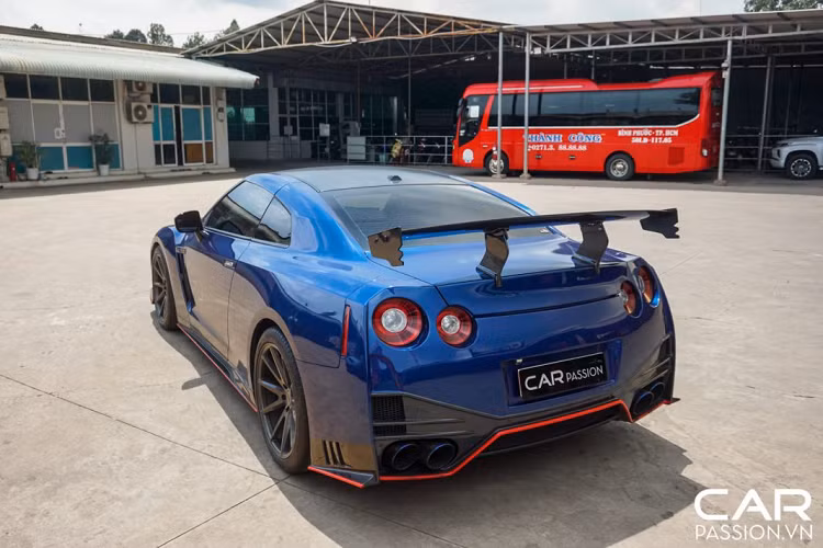 Theo chia sẻ từ vị chủ nhân tâm huyết, tổng mức giá độ xe Nissan GT-R của mình đến nay đã hơn 1 tỉ Đồng. Sau quãng thời gian sở hữu hơn 5 năm, anh và người bạn đồng hành chiếc Nissan GT-R R35 đã cùng nhau tham gia nhiều hành trình cùng các anh em RS Turbo, CarPassion Team và JDM Việt Nam với tổng quãng đường hơn 35 ngàn kilômét.