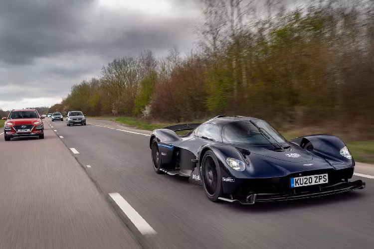 Tuyến đường được chọn là những con đường xung quanh vùng Silverstone ở Northamptonshire, Vương quốc Anh.