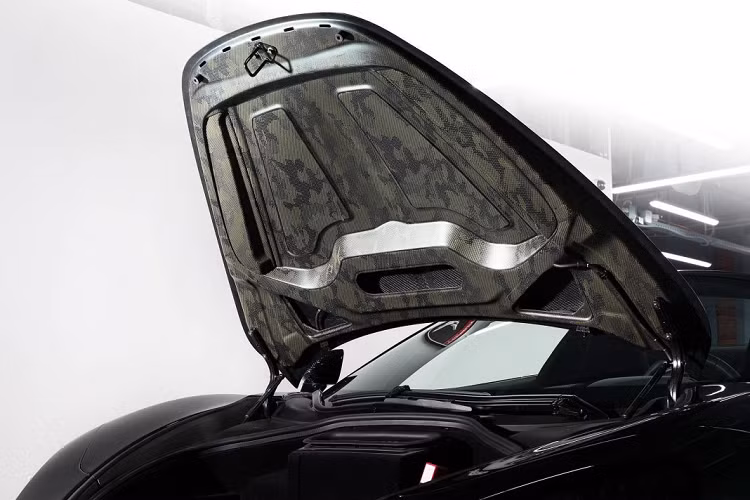 Bộ bodykit mang tên Fury này sẽ thay đổi gần như toàn bộ ngoại thất của xe. Đầu xe mới sẽ sở hữu hốc gió bên dưới lớn với các chi tiết chia gió, nắp ca-pô mới, ốp đèn cũng như một số thay đôi ở líp hông.
