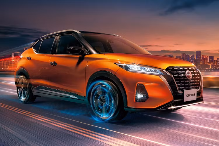Thiết lập này cho Nissan Kicks thế hệ mới công suất 127 mã lực và 260 Nm. Người lái có thể chọn 4 chế độ vận hành, gồm Normal (bình thường), S (thể thao), Eco (tiết kiệm) và EV (chạy điện).