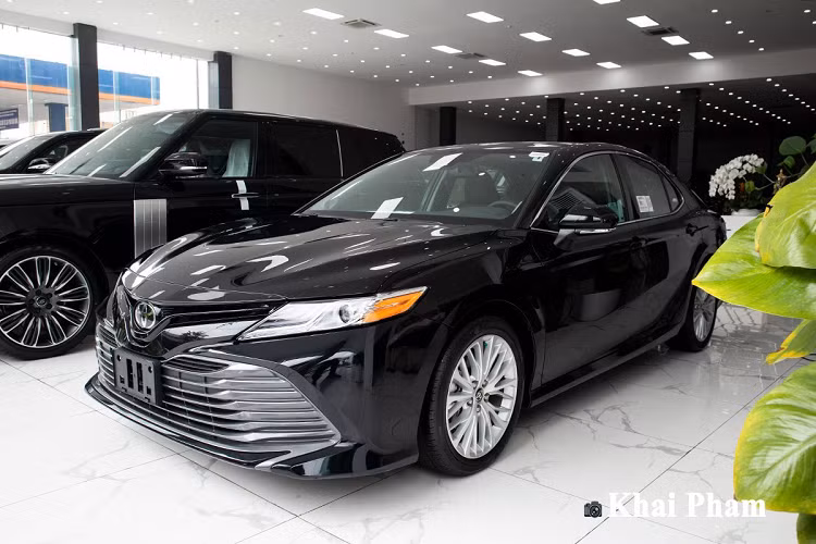 Mẫu xe sedan Toyota Camry cỡ trung cao cấp của thương hiệu ôtô Nhật Bản luôn được nhiều người dùng nhờ sự bền bỉ cũng như thương hiệu. Mẫu xe này đã bước sang thế hệ thứ 8 từ cách đây hơn 2 năm và Mỹ là quốc gia mà mẫu xe này đang "cầm trùm" trong phân khúc so với các đối thủ như Honda Accord, Nissan Tenna.
