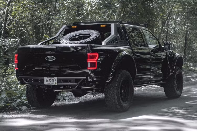 Giá xe Ford F-150 độ động cơ mạnh 684 mã lực này không được Mil-Spec Automotive công bố rộng rãi.