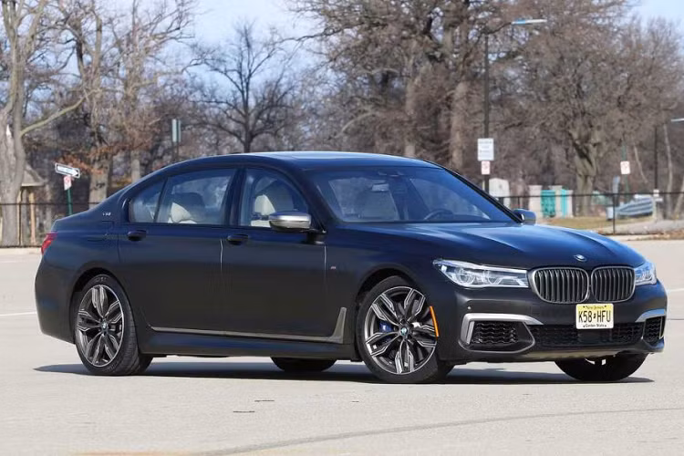  BMW 7-Series – 48,7 ngày Theo khảo sát của iSeeCars, BMW cũng giống như Audi, đều cung cấp camera đỗ xe như trang bị tiêu chuẩn nhưng một số tùy chọn an toàn khác phải trả thêm tiền. Đây là lý do chính khiến những mẫu BMW 7-Series cũ cần 48,7 ngày để đến tay chủ sở hữu mới, thời gian lâu hơn con số 46,9 ngày trung bình cho toàn danh sách.