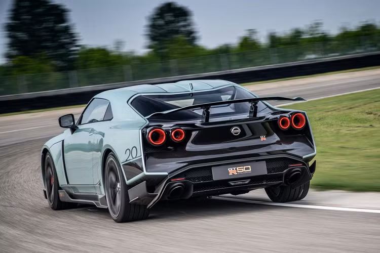 Theo các trang tin quốc tế, giá xe Nissan GT-R R35 Final Edition dự kiến sẽ ở mức từ 377.300 USD (tương đương khoảng 9,05 tỷ đồng).
