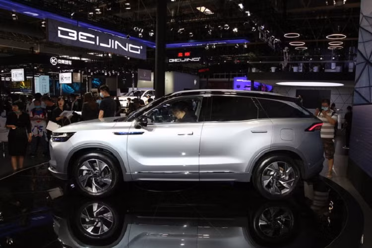 BAIC Beijing X7 PHEV vẫn có thiết kế bắt mắt của phiên bản chạy xăng. Kích thước xe không thay đổi, các số đo dài x rộng x cao lần lượt là 4.710 x 1.892 x 1.715 (mm), chiều dài cơ sở 2.800 mm.