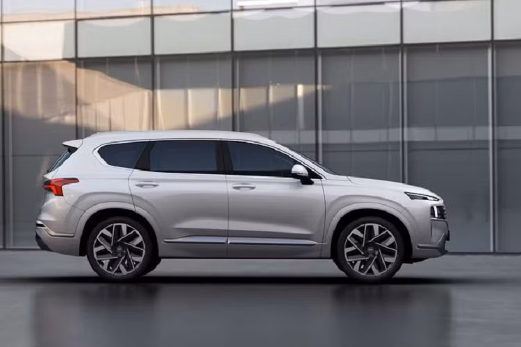 Trong khi đó, biến thể Calligraphy hàng đầu mới của Hyundai SantaFe thế hệ mới sẽ có giá lên tới 43.475 USD (khoảng 1 tỷ đồng), tăng những 2.725 USD (khoảng 63,2 triệu đồng) so với phiên bản cao nhất hiện tại (SantaFe Limited 2020). Tất cả các mức giá trên đều đã bao gồm phí vận chuyển.
