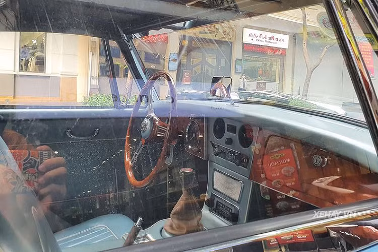 Dù khá nhỏ nhưng Austin-Healey 3000 MK III vẫn có sức chứa lên tới 4 người với cách bố trí ghế ngồi 2+2. Austin-Healey 3000 MK III sử dụng động cơ 3.0L 6 xi-lanh sản sinh công suất 150 mã lực
