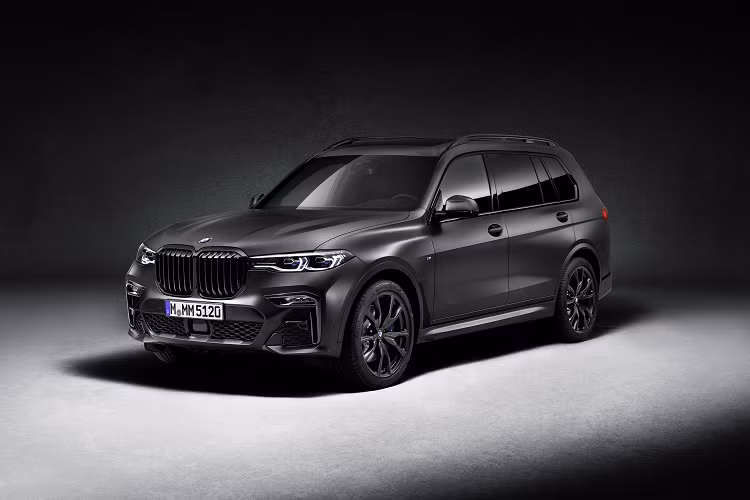 Được sản xuất giới hạn trong 500 chiếc, BMW X7 Dark Shadow Edition mới bao gồm hai phiên bản xDrive30d M Sport và M50i.