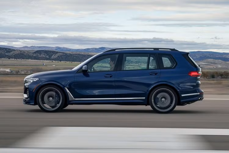 Tất nhiên, đi kèm với sức mạnh khủng khiếp đó cũng là mức giá xe BMW Alpina XB7 mới vô cùng tương xứng, từ 141.300 USD (khoảng 3,3 tỷ đồng) tại Mỹ. Về thiết kế tổng thể, Alpina XB7 2021 sẽ không có quá nhiều điểm khác biệt so với X7 thông thường.