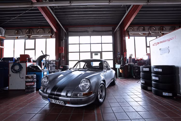 Bản độ này được làm tại DP Motorsport, một garage có tiếng tại Đức chuyên nâng cấp và sửa chữa dòng xe Porsche.