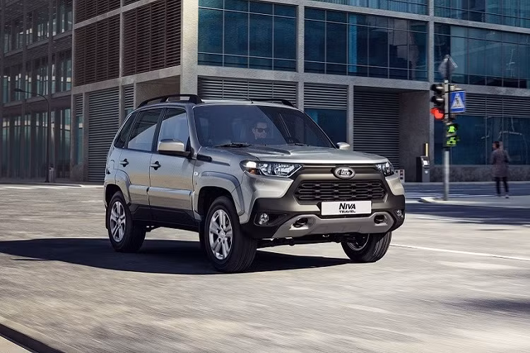 Ngam “la gia” Lada Niva Travel 2021 sang chanh nhu Toyota RAV4