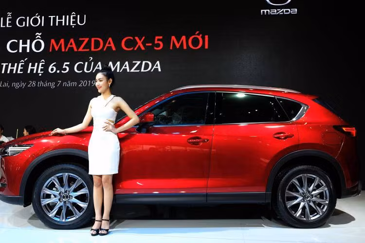 Mazda CX-5 2.5 AWD tiêu thụ nhiên liệu 7,44 lít/ 100 km đường hỗn hợp. Xe hiện có giá bán tại Việt Nam từ 1,049 tỷ đồng