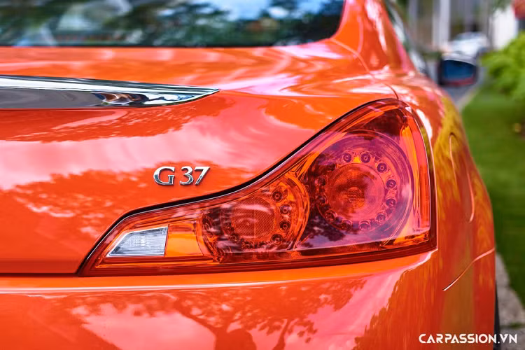 Về an toàn, G37 coupe được trang bị tiêu chuẩn các công nghệ hỗ trợ phanh (ABS/BA/EBD), cân bằng điện tử (VDC), kiểm soát lực kéo (TCS). Ngoài ra, chiếc xe cụ thể này còn được nâng cấp ống xả On/Off cho âm thanh phấn khích hơn.