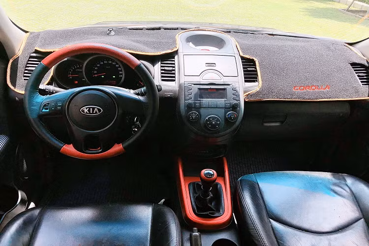 Nhìn chung, Kia Soul thế hệ thứ nhất là một dòng xe thích hợp với các khách hàng đang muốn sở hữu một chiếc CUV cỡ nhỏ với chi phí mua xe hạn hẹp, yêu thích phong cách thiết kế trẻ trung, kiểu dáng vuông vức ít “đụng hàng” khi lăn bánh và nhỏ gọn dễ di chuyển trong thành phố.