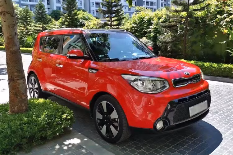 Hiện tại, với số tiền khoảng 300 triệu đồng người mua có thể tìm kiếm những chiếc Soul thế hệ thứ 1, tuy nhiên số xe Soul thế hệ thứ nhất được rao bán trên thị trường xe cũ chỉ đếm trên đầu ngón tay, nếu không muốn nói là khó kiếm. Dẫu vậy, vẫn có một chiếc giá xe Kia Soul 2009 (đăng ký 2010) hiện đang được chào bán với giá 290 triệu đồng.