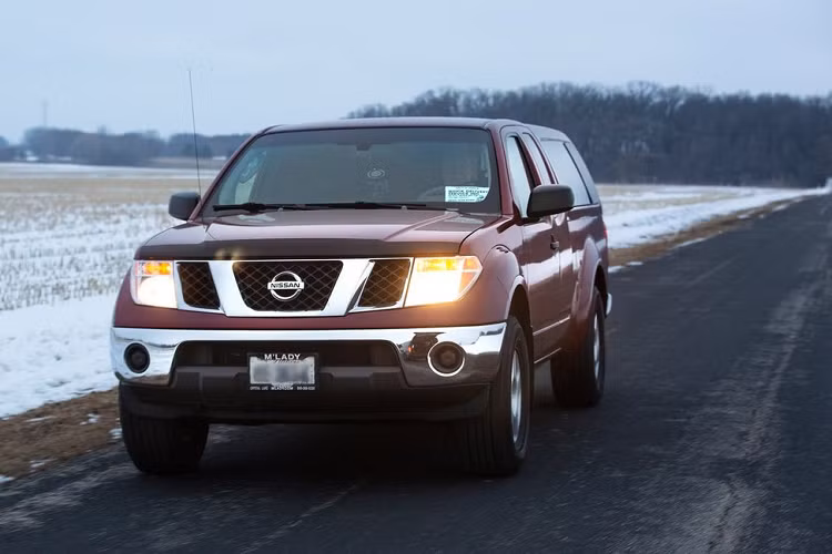 Theo hãng Nissan, 93% bộ phận bên trong động cơ này đã được thay mới. Nhờ đó, động cơ tạo ra công suất tối đa 301 mã lực và mô-men xoắn cực đại 381 Nm. Trong khi đó, chiếc Nissan Frontier cũ của ông Murphy chỉ được trang bị động cơ xăng 4 xi-lanh, dung tích 2,5 lít yếu hơn.