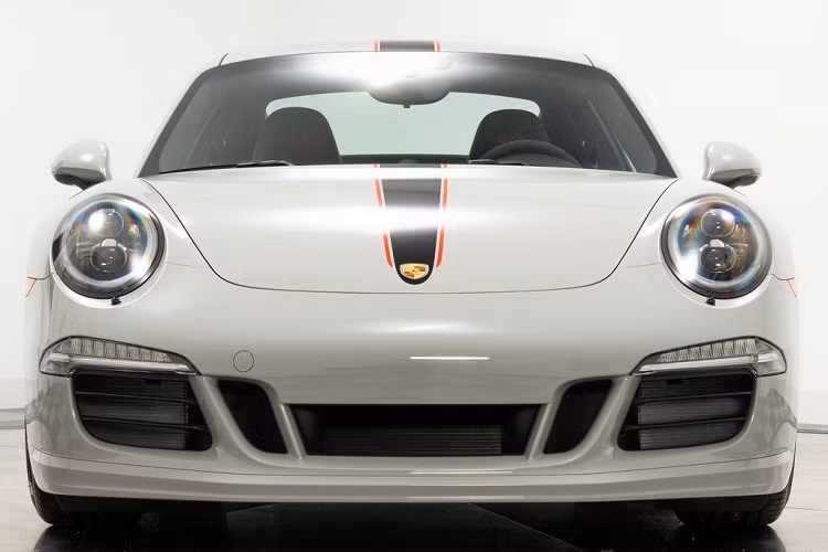 Cuộc đua Rennsport được tổ chức dưới sự kết hợp của Bob Carlsen - người đứng đầu phòng quan hệ truyền thông của Porsche Bắc Mỹ và cựu tay đua Porsche Brian Redman. Cuộc đua này nhằm phục vụ những khách hàng của Porsche, cũng như tôn vinh thương hiệu xe thể thao đến từ Đức.