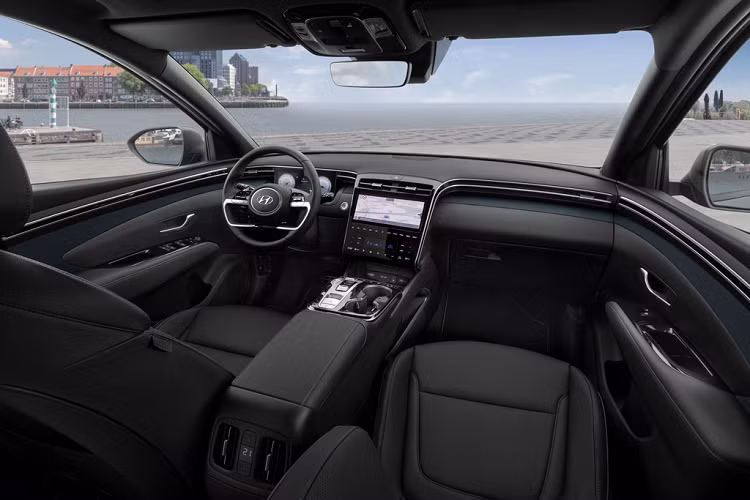 Chiếc xe SUV Hyundai Tucson 2021 cho phép người lái cá nhân hóa các cài đặt về chỗ ngồi, định vị, âm thanh... Chế độ Valet cho phép chiếc xe giấu đi những cài đặt của chủ xe khi cho người khác mượn xe.