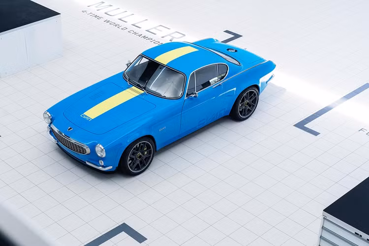 Dự án này đã bắt đầu với một chiếc Volvo P1800 đời 1964 nguyên bản, sau đó tiến hành gia cố với chất liệu thép cao cấp và sợi carbon. Bên dưới nắp capô, đội ngũ sản xuất sử dụng cùng khối động cưo tăng áp 4 xi-lanh, dung tích 2.0 lít có trong xe đua Volvo S60 TC1, sản sinh 420 mã lực và sẽ có tua máy lên tới 7.700 vòng/phút.