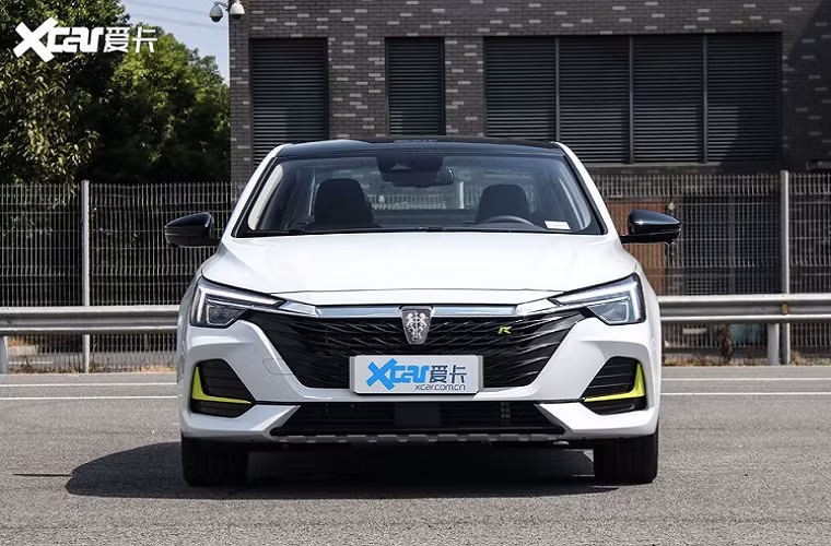 Roewe i6 Max thế hệ mới sẽ có phiên bản chạy xăng truyền thống và bản plug-in hybrid (PHEV) tân tiến. Nó cũng có một phiên bản chạy điện hoàn toàn được gọi là ER6 mà chúng ta từng đề cập trước đây.