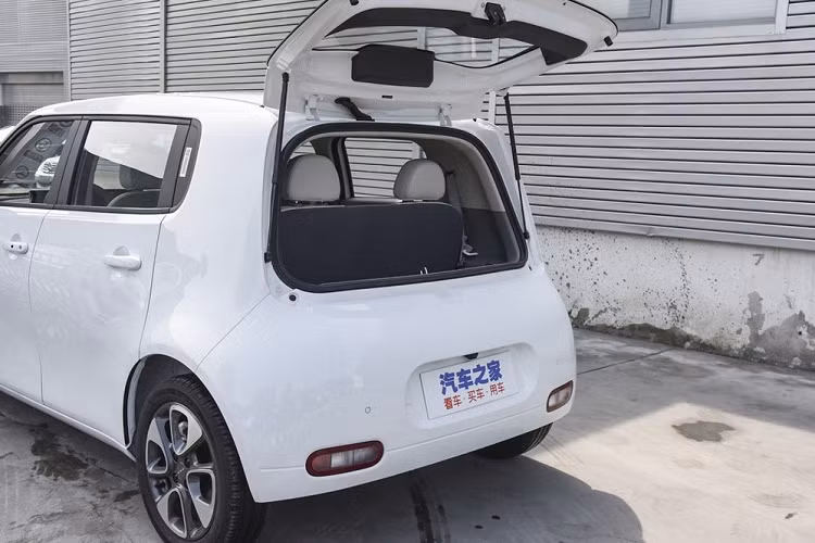 ORA R2 có đưa ra hai tùy chọn cụm pin: một với 34 kWh và một với 38 kWh. Trong đó, cụm pin đầu tiên có cự li di chuyển 360 km và loại thứ hai có cự li di chuyển 401 km, dựa theo lời tuyên bố của nhà sản xuất. Bên cạnh đó, cụm pin đầu tiên sẽ hoạt động cùng với một mô tơ điện sản sinh 48 mã lực và 125 Nm mô-men xoắn cực đại, trong khi cụm pin thứ hai sẽ hoạt đọng với mô tơ 61 mã lực và 130 Nm mô-men xoắn cực đại