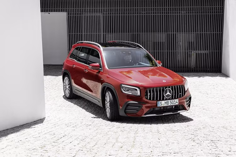 Sau khi ra mắt tại Thái Lan và Việt Nam, Mercedes-Benz GLB-Class 2020 mới chuẩn bị được giới thiệu tại Malaysia. Khác với 2 thị trường lân cận, Malaysia có thêm phiên bản hiệu suất cao Mercedes-AMG GLB 35 4Matic.