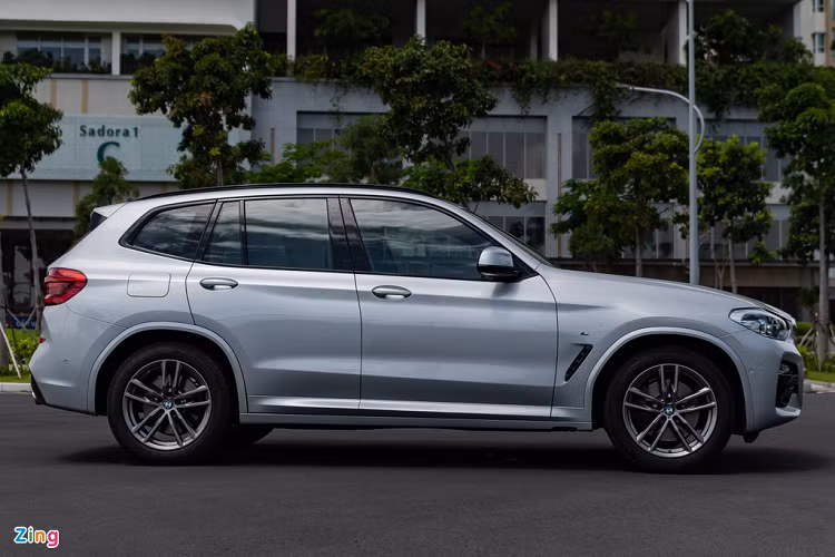 Trong số các biến thể BMW X3 kể trên, phiên bản cao cấp nhất xDrive30i M Sport sở hữu ngoại hình thể thao hơn cùng danh sách tính năng tiện nghi, vận hành vượt trội. Còn lại, cả 3 có cùng thông số kích thước với dài x rộng x cao lần lượt 4.708 x 1.891 x 1.676 (mm) và chiều dài cơ sở đạt 2.864 (mm). 