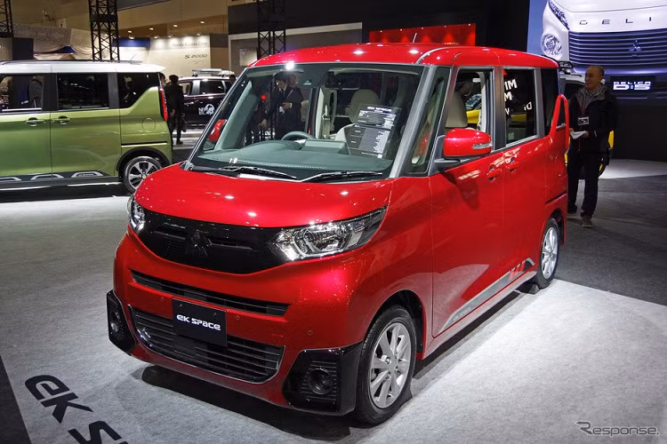Đến nay, khi triển lãm Tokyo Motor Show 2020 diễn ra tại Nhật Bản, hãng Mitsubishi đã quyết định trình làng phiên bản thương mại của Super Height K-Wagon. Theo đó, mẫu xe kei car cao nhất của thương hiệu Mitsubishi sẽ có 2 phiên bản là eK Space và eK X Space.