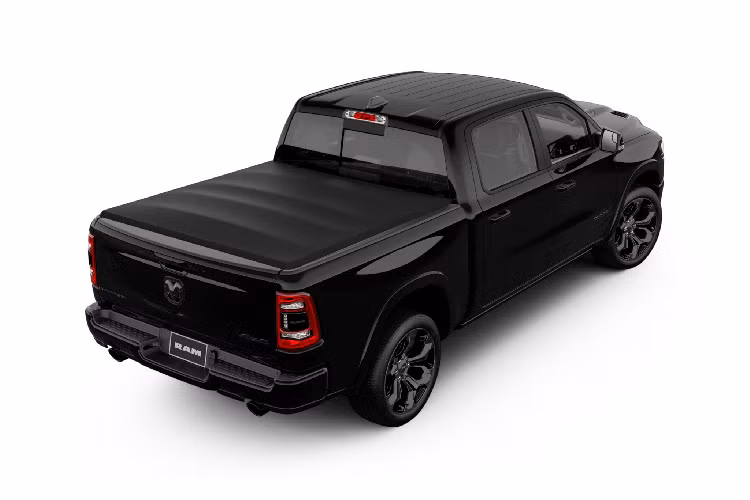 Siêu bán tải Ram 1500 sử dụng động cơ xăng V8 dung tích 5.7L HEMI kết hợp với mô tơ điện và pin 48V để tạo ra một hệ truyền động hybrid “eTorque” cho công suất tối đa 395 mã lực và mô-men xoắn cực đại đạt 555 Nm. Sức mạnh được truyền xuống 2 cầu thông qua hộp số tự động 8 cấp TorqueFlite.
