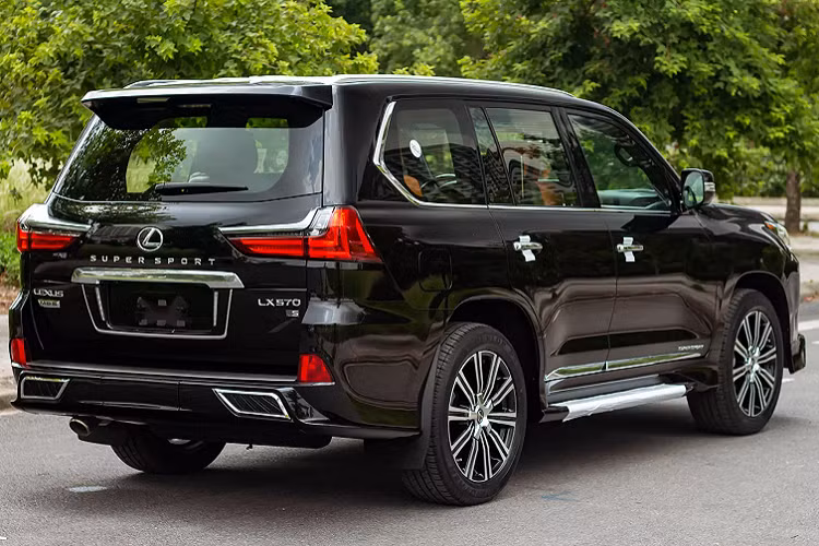 Lexus cũng trang bị cho LX570 nhiều chế độ lái khác nhau như: Normal, Eco, Comfort, Sports và Sports +, đi kèm nhiều công nghệ tiên tiến như chế độ lựa chọn đa địa hình, chế độ hỗ trợ vượt địa hình, chế độ hỗ trợ vào cua, tính năng kiểm soát trợ lực lái biến thiên, màn hình hiển thị đa địa hình Panorama, hệ thống điều chỉnh chiều cao chủ động (AHC) và hệ thống treo tự động thích ứng (AVS). ..