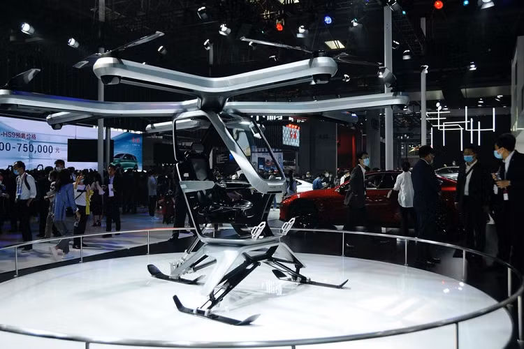 Theo sự kiện IPO thành công ở Sàn giao dịch Chứng khoán New York mà nhanh chóng mang lại 1,5 tỷ USD tiền mặt, Xpeng Motors của Trung Quốc đang thể hiện tham vọng của mình vươn tới tận trời xanh theo đúng nghĩa với mẫu xe bay Kiwigogo mới.