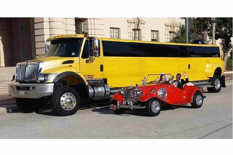 mẫu xe Colossus Limo được giới thiệu lần đầu vào năm 2010 với tên gọi The King, khi đó, The King đã được tuyên bố là chiếc limo dài nhất và lớn nhất thế giới. Tuy nhiên, điều này chưa bao giờ được công nhận chính thức.