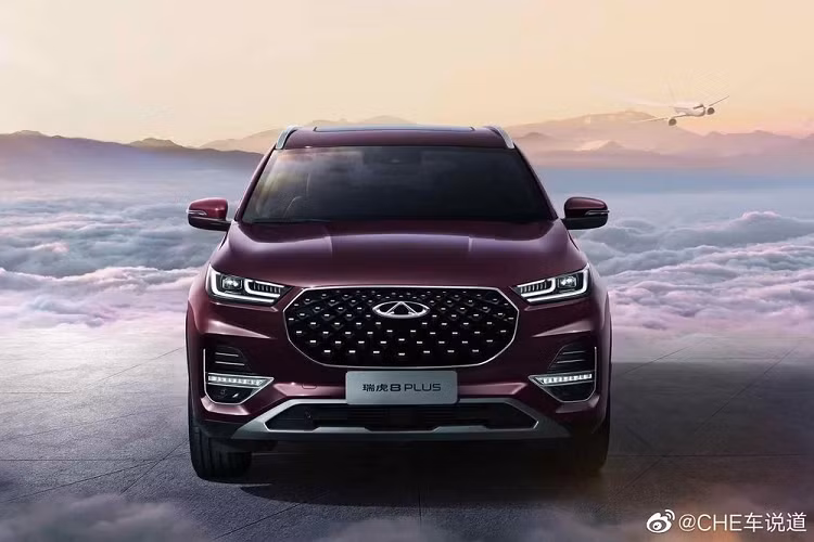 Mẫu xe SUV Chery Tiggo 8 Plus sẽ chính thức ra mắt lần đầu tại Triển lãm Ô tô Bắc Kinh 2020. Nhìn trưc diện đầu xe Chery Tiggo 8 Plus, ta thấy nó có lưới tản nhiệt lớn, đèn pha LED cùng hốc gió phía dưới