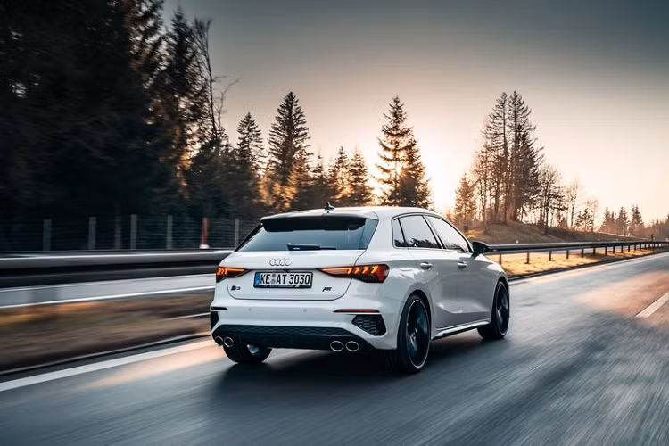 Tiếc rằng ABT chưa tiết lộ khả năng hiệu suất của mẫu xe sang Audi S3 Sportback 2021 sau khi nâng cấp, tuy nhiên, rất có thể S3 Sportback mới từ "lò độ" ABT sẽ tiết kiệm được 0,1 giây thời gian chạy nước rút 0 - 100 km/h (xe nguyên bản cần 4,8 giây).