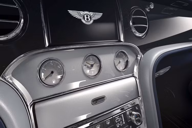 Chris Craft, Thành viên Hội đồng Quản trị, bán hàng, tiếp thị và hậu mãi của Bentley Motors, cho biết: “Bentley Mulsanne 2021 mới sẽ đã đóng một vai trò quan trọng trong việc duy trì vị trí của Bentley, hãng xe đi đầu trong việc chế tạo ra những chiếc xe sang trọng.