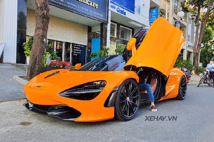Cung cấp sức mạnh cho chiếc 720S là khối động cơ V8 4.0L tăng áp kép, sản sinh công suất tối đa 720 mã lực và 770 Nm mô-men xoắn cực đại, “đá cặp” cùng trang bị hộp số li hợp kép 7 cấp. Nhờ đó, người ta có thể dễ dàng chứng kiến những pha tăng tốc từ 0 lên 100 km/h chỉ trong 2,7 giây trên chiếc McLaren.