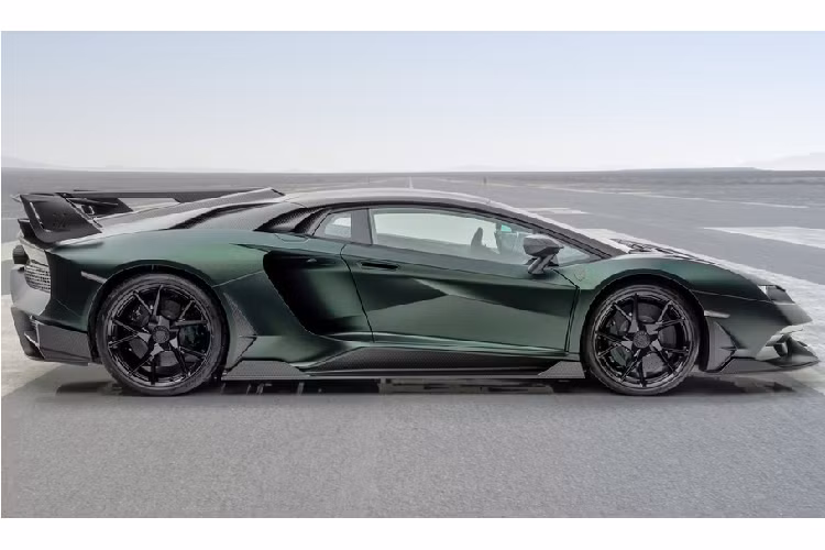 Mansory lựa chọn cái tên Cabrera cho mẫu xe này vì đây là tên của một giống bò đấu quan trọng trong lịch sử đấu bò của Tây Ban Nha. Những giống bò khác nổi tiếng cũng từng được đặt tên là Gallardo và Miura.
