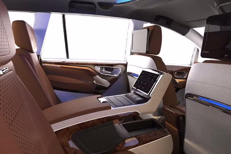 Đặc biệt, chỉ với một lần sạc, chiếc SUV full-size này có thể di chuyển liên tục lên tới 1126 km. Trong khi đó, sức kéo của Model H còn lên tới gần 7 tấn.