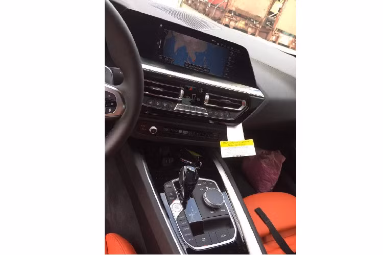 Đặc biệt, mui nỉ của BMW Z4 thế hệ mới đầu tiên về Việt Nam dù đóng hay mở thì cũng không ảnh hưởng đến khoang hành lý có thể tích 265 lít.