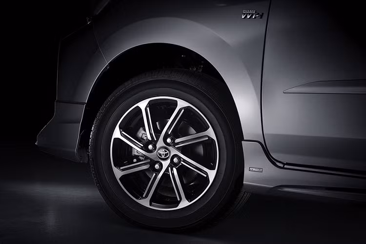 Chưa hết, ở bản TRD và 1.2 G, Toyota Wigo 2020 sẽ được trang bị gương chiếu hậu gập chỉnh điện cùng bộ vành hợp kim 14 inch có thiết kế hình quạt mới. Trong khi đó, bản 1.0 G lại đi kèm vành 14 inch nhưng có thiết kế riêng.