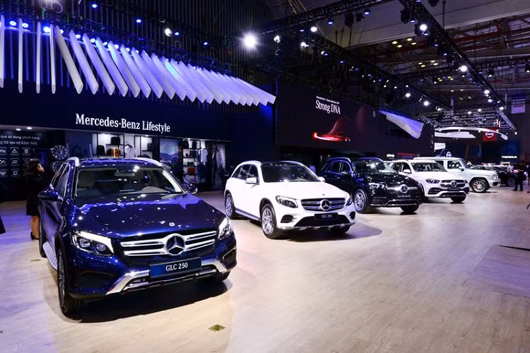 Silver Stars mang đến cho các khách hàng hoàn tất thủ tục thanh toán khi mua xe Mercedes-Benz mới trong tháng 9/2020 gói ưu đãi bảo hiểm và bảo dưỡng miễn phí.