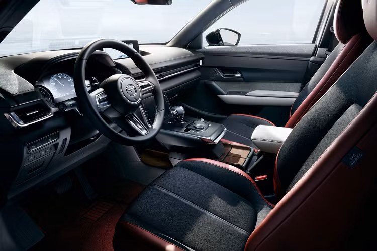 Mazda cho biết, các mẫu xe kỷ niệm 100 năm thành lập này sẽ sớm có mặt tại thị trường Nhật Bản, với các mẫu Mazda2, Mazda3 và CX-3 vào tháng 6/2020
