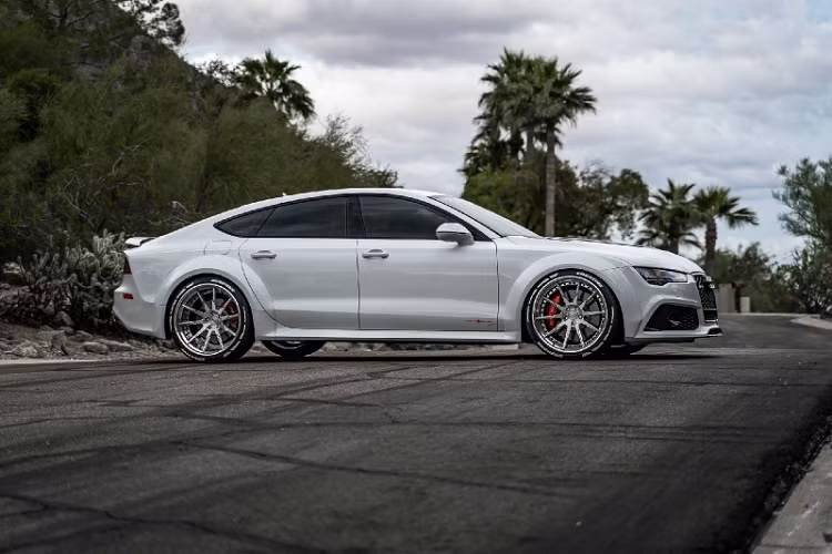 Mặc dù bản độ này được thực hiện trên chiếc RS7, tuy nhiên mức giá xe Audi RS7 2019 chưa đến 100.000 USD được xem là khá hời. Tại thị Mỹ, mẫu Audi RS7 2020 đang được rao bán ở mức từ 114.000 USD (tương đương 2,7 tỷ đồng).
