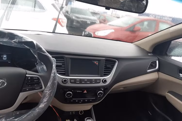 Về truyền động, không có cập nhật nào xảy ra vì vậy xe vẫn sử dụng động cơ xăng 1.4L cho công suất 100 mã lực và mô-men xoắn 132 Nm, đi kèm hộp số sàn 6 cấp hoặc số tự động 6 cấp.