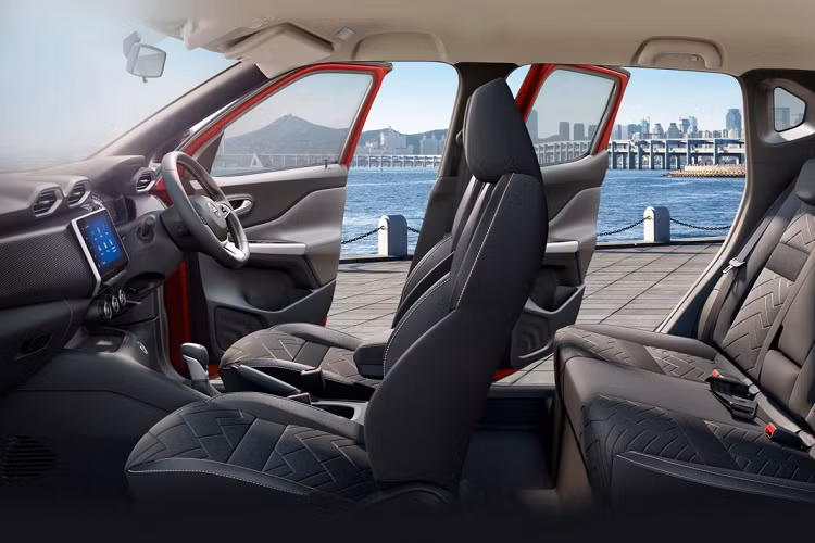 Sử dụng chung nền tảng CMF-A với Renault Triber, Nissan Magnite sở hữu khối động cơ tăng áp dung tích 1.0 lít với khả năng tạo ra công suất cực đại 95 mã lực, sử dụng cùng hộp số tự động vô cấp (CVT). 
