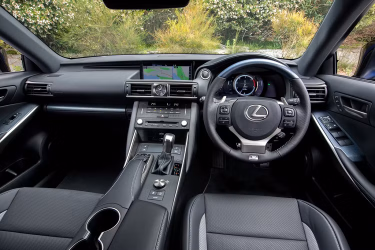 Nội thất của Lexus IS Black Line mới sử dụng tông màu đen/xám độc đáo. Gói cải tiến cho IS 300 Black Line có thêm hệ thống âm thanh 15 loa Mark Levinson trị giá 2.280 USD và cửa sổ trời trị giá 1.425 USD, trong khi đó phiên bản IS 350 Black Line chỉ được trang bị hệ thống âm thanh Mark Levinson.