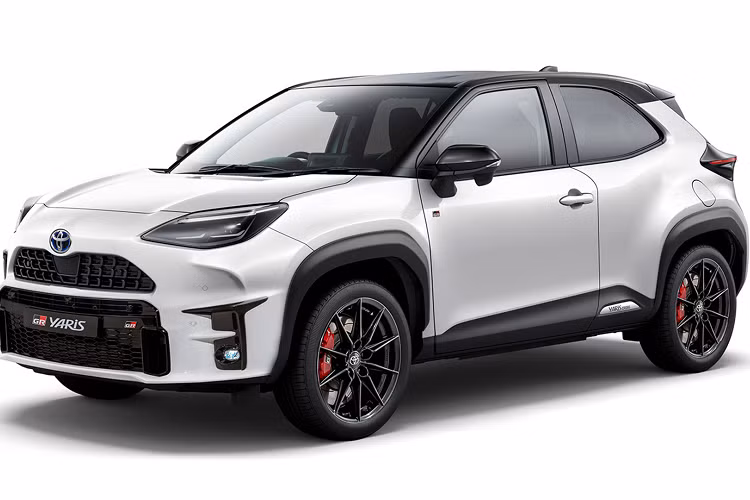 Hãng xe Nhật Bản hiện vẫn chưa xác nhận phiên bản hiệu suất cao Toyota Yaris Cross GR mới, tuy nhiên việc phiên bản hatchback của Yaris đã có biến thể GR cũng nhen nhóm một tia hy vọng cho người hâm mộ về một phiên bản tương tự.