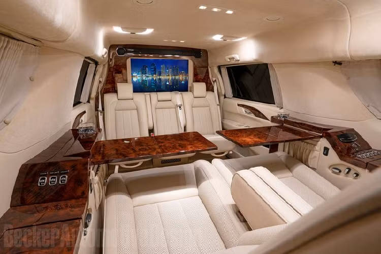 Khoang nội thất của chiếc Cadillac Escalade ESV kéo dài này đích thực là một không gian sang trọng và thoải mái bậc nhất.
