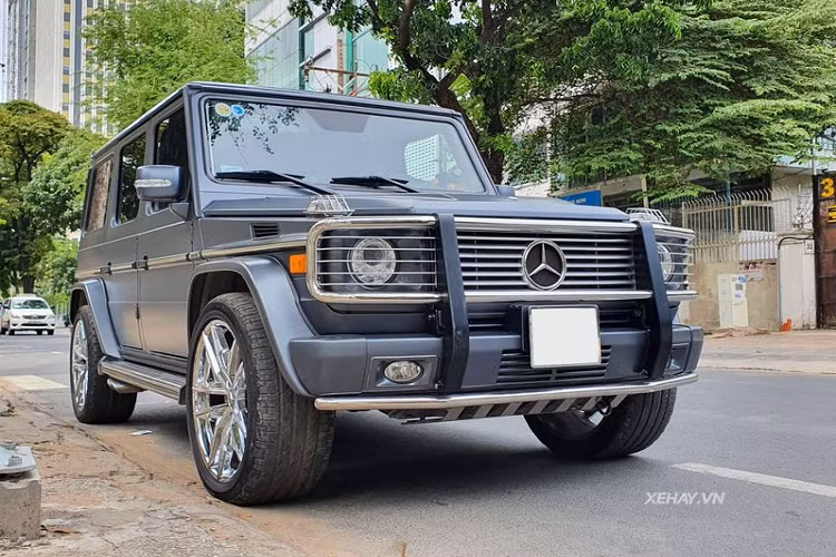 Theo tìm hiểu, số lượng xe G55 AMG trong nước hiện nay khá ít ỏi, phần lớn vẫn là phiên bản G63 thường thấy. Xét về sức mạnh, SUV địa hình Mercedes-Benz G55 AMG sở hữu khối động cơ V8 siêu nạp 5.5L, sản sinh công suất tối đa 493 mã lực tại 6.100 vòng/phút và mô-men xoắn cực đại 670 Nm tại 2.650 vòng/phút.